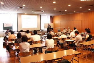 相談会(中内氏講演全体像).jpg